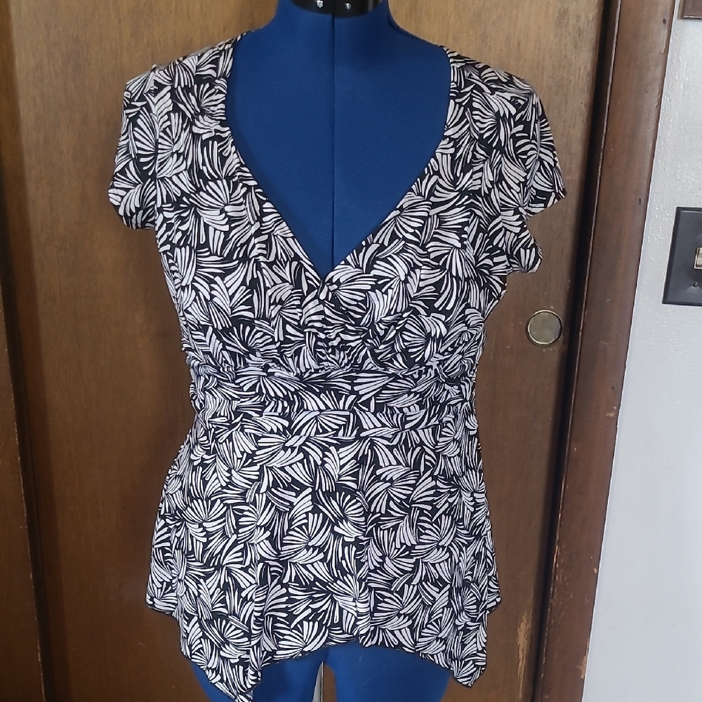 Black and White Leaf Print Women's Top